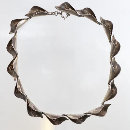 Collier, Gertrud Engel, Anton Michelsen, Danmark, längd 39cm, bredd 3,2-14,4mm, förgyllda detaljer, 925/1000 silver. Vikt: 59,7 g