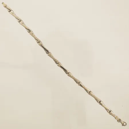 Armband längd 19cm, bredd 4,4mm vitguld 18K  Vikt: 5,8 g