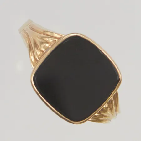 Klackring med onyx, stl:21½ bredd 14mm 18K 3,6g.