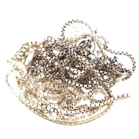 Diverse silver, defekter, 830-925/1000 silver.  Vikt: 5,8 g