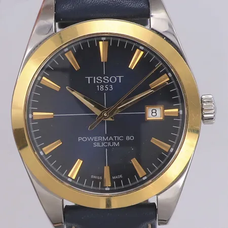 Herrur Tissot Powermatic 80 Silicium, stål, automatisk, 41mm, refnr T927407A, serienr 70D LB6 8EZ, glasbaksida, datum, slitet läderarmband, viklås, bezel i 18K guld, smärre repor på glasring, garantikort Klockia daterat 15 02 2021, reseetui, box. 