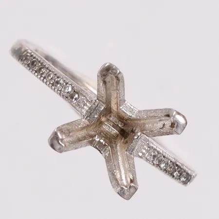 Ring stl:16¼, vita stenar en saknas silver 926/1000 Vikt: 2,4 g