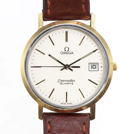 Herrur Omega Seamaster, guld på stål, Ø35mm quartz datum boettnr: 1432, mindre repor på boett, safirglas, brunt läderband, gravyr, bruksslitage på band, behov av batteribyte, inga tillbehör