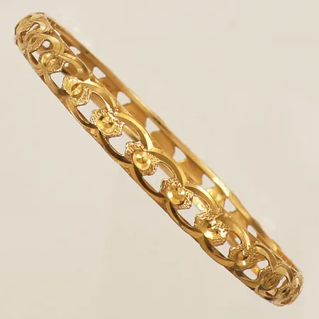 Armring med dekor Ø5,6cm bredd 6,6mm 21K Vikt: 11 g