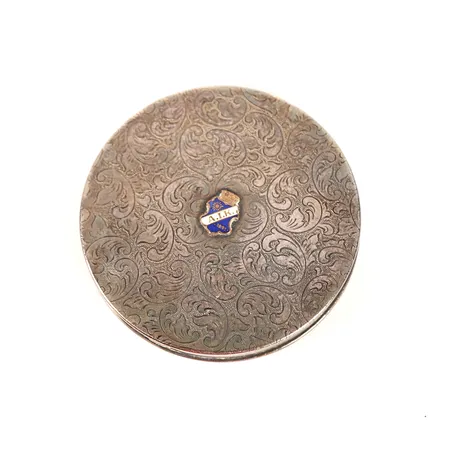 Puderdosa med AIK-emblem i emalj, Ø8cm, höjd 1cm, puderrester inuti, nysilver 