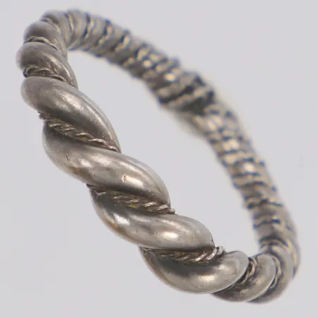 Ring stl:18½, bredd 4,6mm, ostämplad, silver  Vikt: 4,7 g
