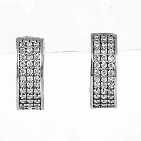 Hänge droppe med granater bredd 17,5mm längd inkl ögla 34,5mm, förgyllt silver 925/1000 4,3g.