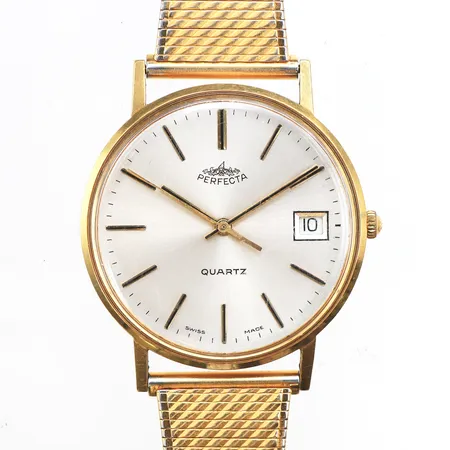 Herrur Perfecta 18K, quartz, Ø34mm, klockarmband i oädel metall, gravyr, repigt plexiglas, bruksslitage, batteribyte krävs, ej funktionstestad, inga tillbehör.