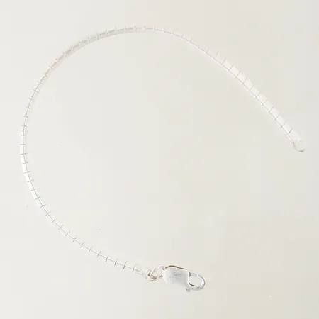 Kedja Venezia längd 47cm bredd 0,8mm, skeva länkar silver 925/1000  Vikt: 1,7 g