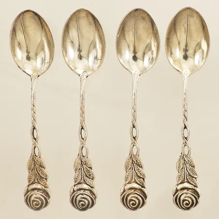 Fyra skedar modell: Rosen längd 10cm silver 830/1000  Vikt: 46,5 g