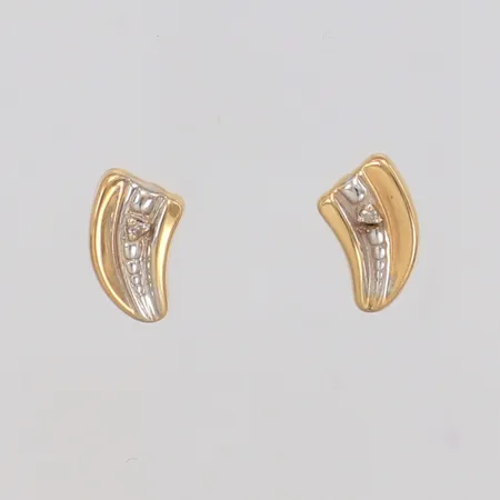 Örhängen med diamanter 2x ca 0,005ct 8/8-slipade, längd 5,9mm, bredd 8mm, 18K Vikt: 1 g
