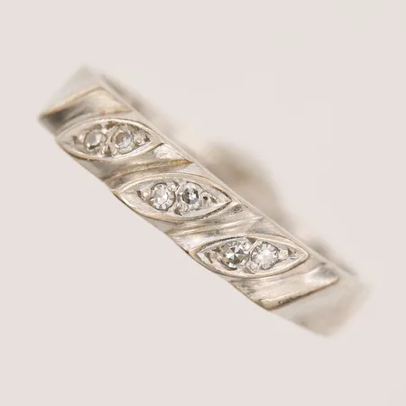 Ring med åttkantsslipade diamanter totalt 0,06ct enligt gravyr, stl: 16¼, 18K vitguld Vikt: 4 g
