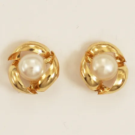 Ett par örhängen med odlade pärlor Ø8,0mm 18K Vikt: 0,9 g