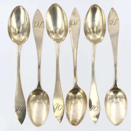 6 Dessertskedar 14,2cm, 1 defekt, monogramgravyr, 830/1000 silver Vikt: 82,8 g
