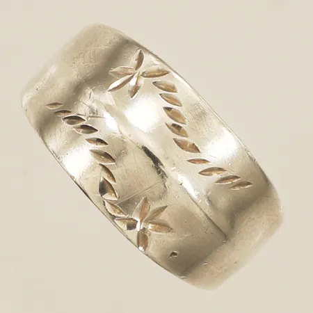 Ring stl:18½ bredd 10,6mm silver 925/1000 Vikt: 5 g