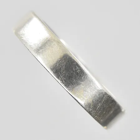 Kedja längd 43½cm bredd 5mm, löst karbinhakelås medföljer, silver 925/1000. Vikt: 19 g