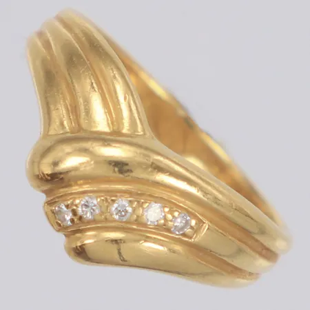 Ring med diamanter 5x ca 0,01ct stl:17, bredd 8mm, 18K Vikt: 4,2 g