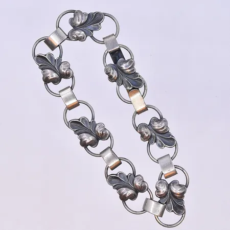 Diverse silver 830/1000. Vikt: 107,4 g