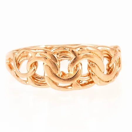 Ring med tre diamanter á ca 0,19ct (ca W-si) och två rubiner á ca 0,26ct. Stl17¼. bredd 2,1 - 4,1 mm. Stämplad 750 damas D059 R052. 3,3g 18K.