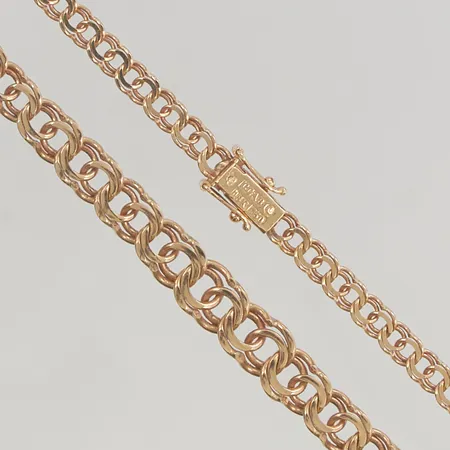 Ring stl:18¼ bredd 6,3mm gravyr 18K 6,8g.