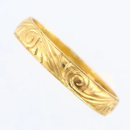 Ring med mönster stl: 19, bredd: 3,5mm, gravyr, 18K Vikt: 2,5 g