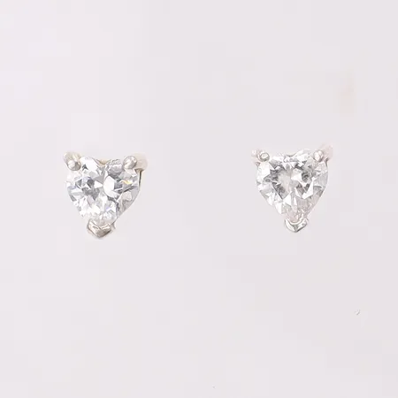 Örhängen hjärtan med stenar, höjd 6,1mm bredd 5,8mm, ett stift något skevt, silver 925/1000 Vikt: 1,2 g