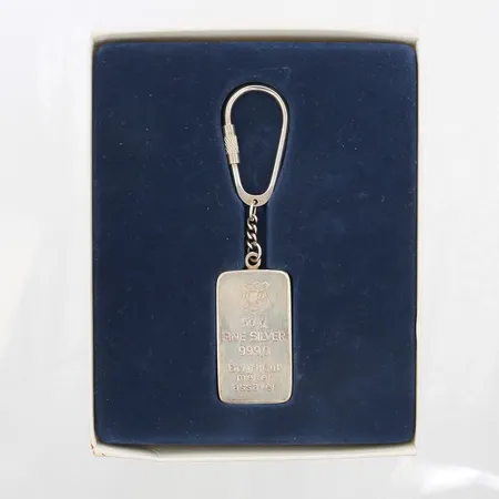 Nyckelring med silvertacka 50g 999/1000, Drijfhout melter assayer, tackans mått 45x25mm, certifikat, etui, gravyr