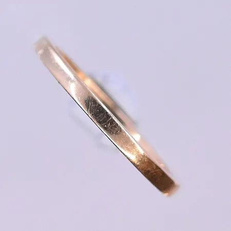 Örhängen Bismarck längd 15mm, bredd 3 mm med gummi stopp 18K. Vikt: 0,5 g