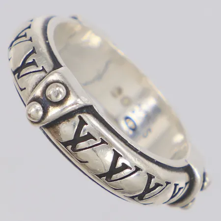 Ring Louis Vuitton Lozine Ring stl:18½, modell M1772S, repor, kvitto 4-8-25, dustbag, kartong, silver 925/1000 Vikt: 9,1 g