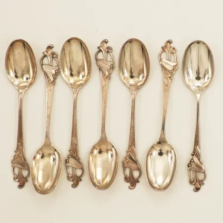 Sju kaffeskedar modell: Blåklocka längd 10,1cm numrerad 234 Norge repor silver 830/1000 Vikt: 55 g