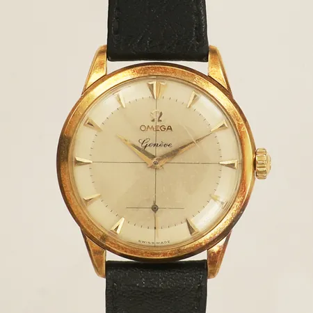Herrur Omega Genève 18K manuell Ø34mm cal:266 serienummer:14581941 ca år 1954 boettnummer 114495512754 liten sekundvisare läderband ej original slitet bygellås i stål repor 18K Vikt: 39,9 g