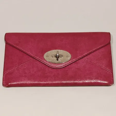 Clutch/Travel organiser Mulberry rosa skinn med spänne i guldfärgad metall, mått 11x19,5cm slitage samt fläckar inga tillbehör