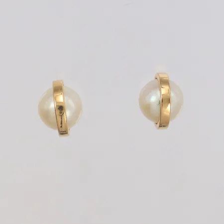 Örhängen med odlad sötvattenspärla, Day Pearl Ear, Efva Attling, ca 9,4mm, bredd 7,4mm, 18K Vikt: 2,8 g