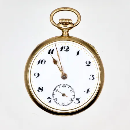 Fickur Eterna Ø32mm, boettnr 2234554, verknr 2109486, Defekt urverk fungerar ej, spricka i glas,14K, Bruttovikt: 24,2g