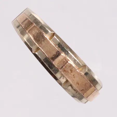 Ring tvåfärgad stl:19¾ 18K Vikt: 5,4 g
