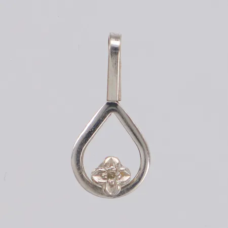 Hänge med diamant ca 0,005ct 8/8-slipad, längd 16mm, bredd 7,6mm, vitguld, 18K Vikt: 0,5 g