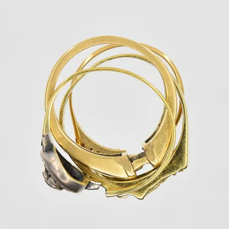 Diverse defekt guld med metalldel, 18K. Vikt: 10,5 g