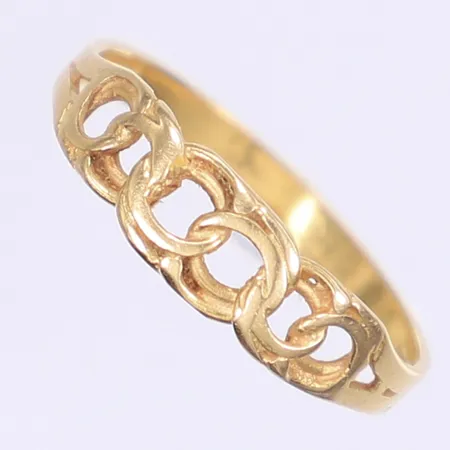 Ring Bismarck stl:19 bredd 2-6mm, svenska stämplar, något ojämn skena, 18K Vikt: 1,8 g