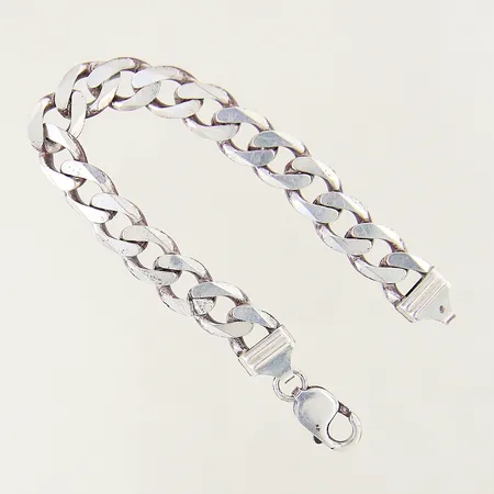 Ring stl:17 bredd 2,9-7,4mm ostämplad 18K  Vikt: 2,2 g