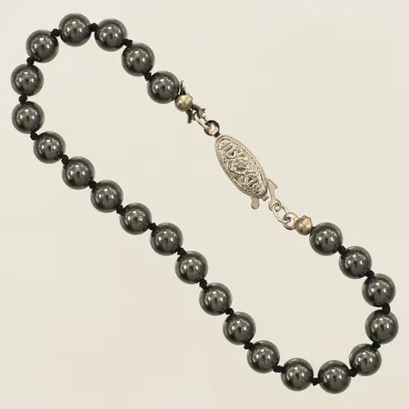 Armband med hematit längd 20,5cm bredd 6,1mm lås i metall