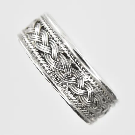 Ring stl:19½ bredd 7mm, silver 925/1000. Vikt: 4,7 g