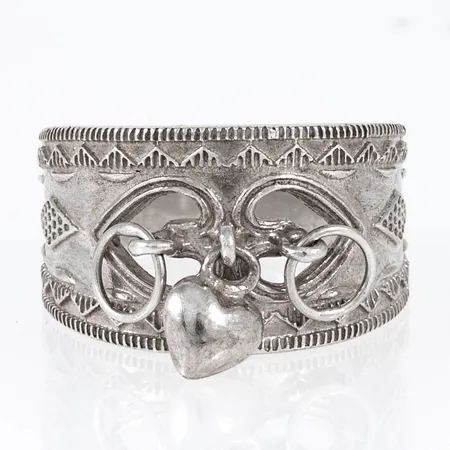 Doserat collier delvis matterad längd 44,5cm bredd 4,5-8,5mm, rodierat silver 835/1000 23,7g.