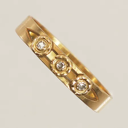 Ring med diamanter 3x0,01ct stl:17, bredd 3,4mm GFAB 18K Vikt: 1,3 g