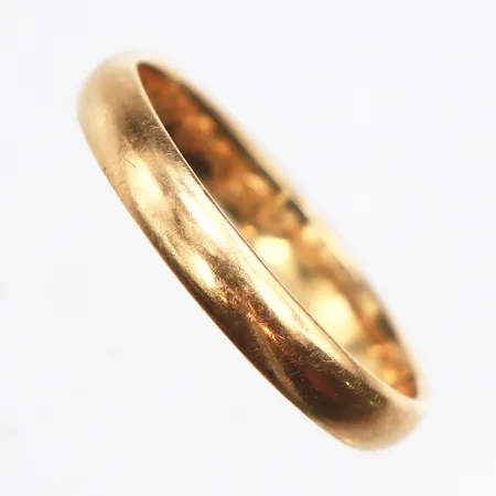 Ring slät, stl:19, bredd 3,5mm, repig, gravyr, 18K. Vikt: 3,8 g