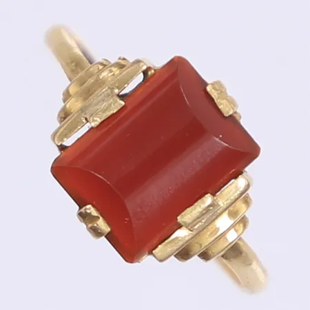 Ring med brun sten stl:18¼ bredd 1-11mm, tillv. G. Dahlgren & Co AB, något ojämn i formn, 18K Bruttovikt: 1,8g Vikt: 1,8 g