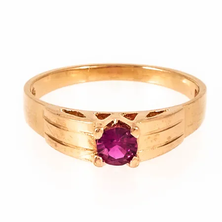 Ring med vita stenar fattade i stjärnstick stl:18¾ bredd 2-5,3mm, Guldfynd 18K 2,6g.