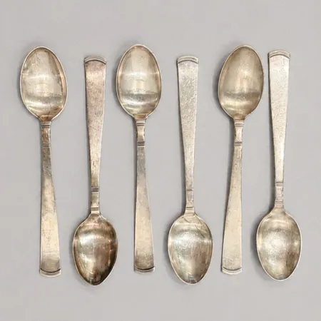 6 Kaffeskedar Rosenholm 12cm, mattering bortnött, silver 830/1000 Vikt: 91,8 g