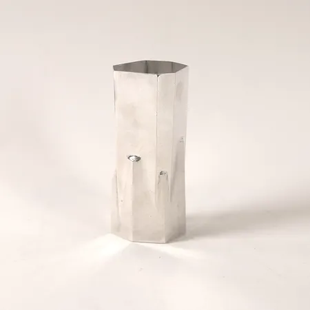 Vas Stockholm år 1979, stämplad AS, höjd 14cm, silver 925/1000 Vikt: 266,6 g