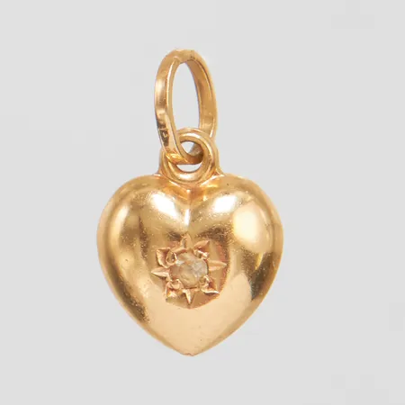Hänge hjärta, vit sten, längd ca 13mm, Boliden, 18K Vikt: 0,5g Vikt: 0,5 g