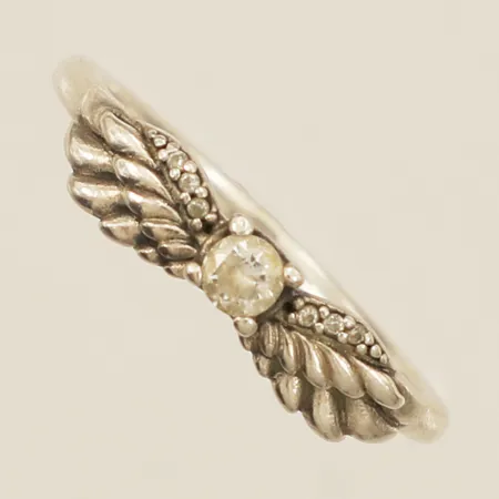 Ring med vit sten stl:16½ bredd 5,0mm silver 925/1000 Vikt: 2 g